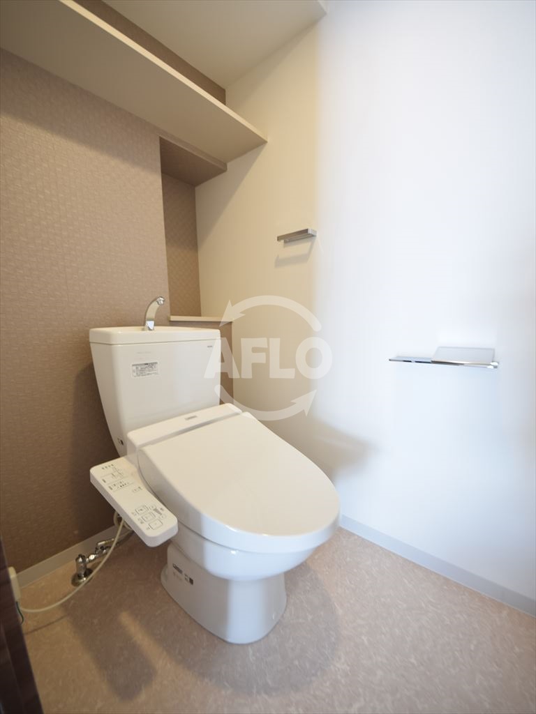 トイレ　ルーエ本町　温水洗浄便座