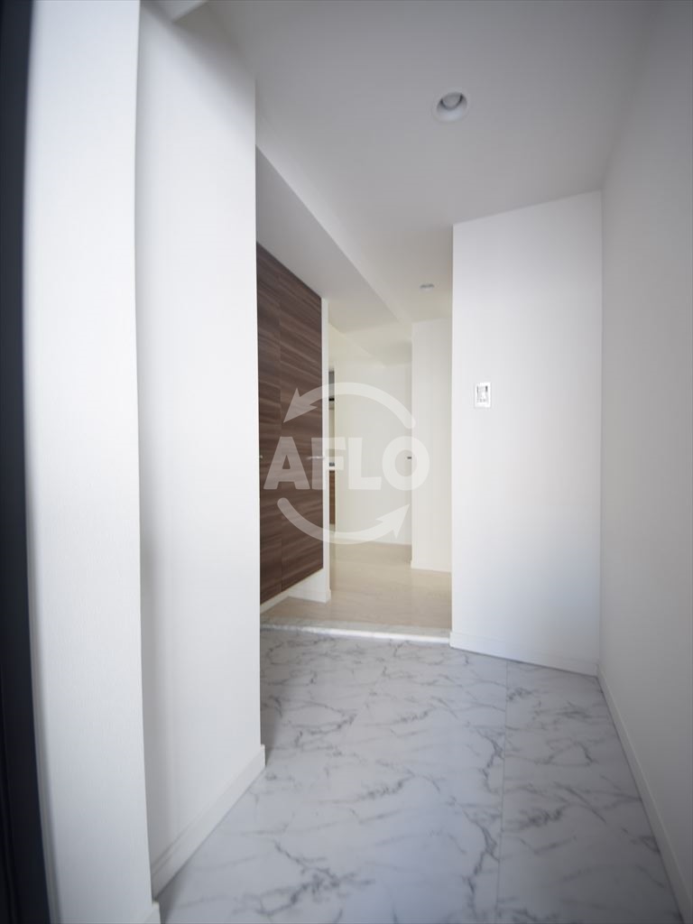 玄関　ルーエ本町　玄関