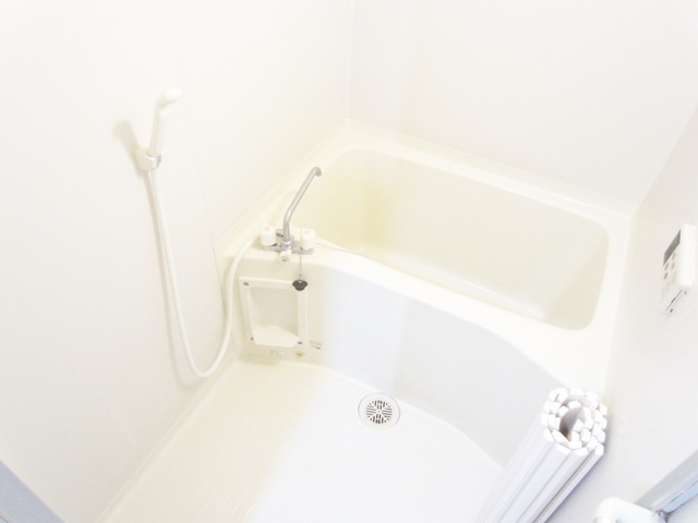 バス・シャワールーム　ゆったりめの浴槽です♪