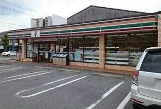 コンビニ　セブンイレブン（コンビニ）まで400m