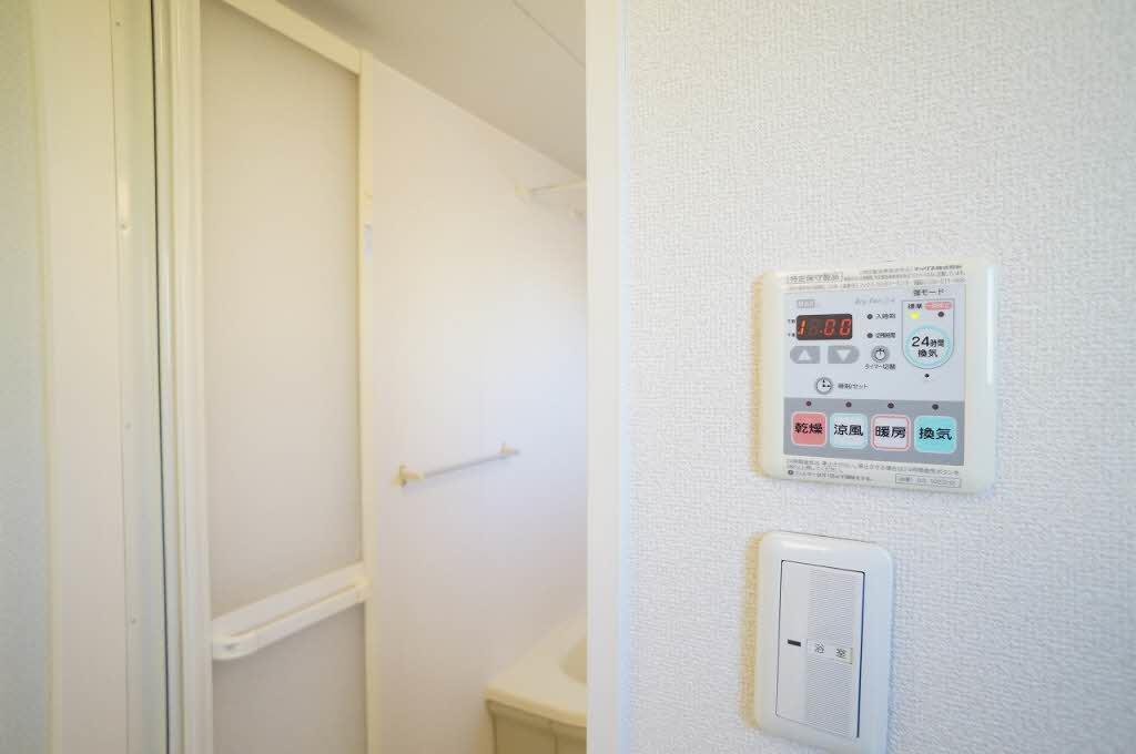 バルコニー　浴室換気乾燥機