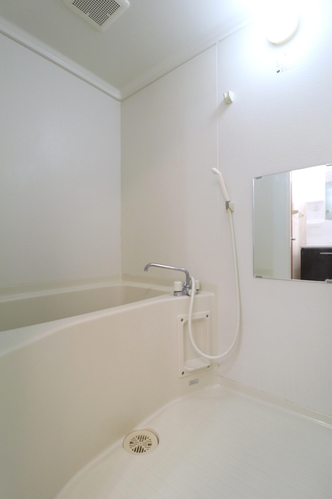 バス・シャワールーム　浴室（参考同型205号室室内写真）