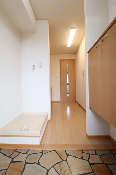 玄関　玄関（参考同型205号室室内写真）