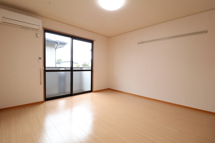 居室・リビング　洋室（参考同型205号室室内写真）