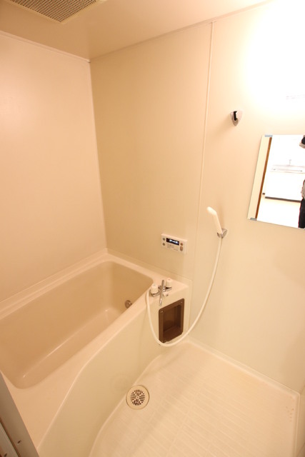 バス・シャワールーム　追い焚き機能付きでいつでもポカポカ★