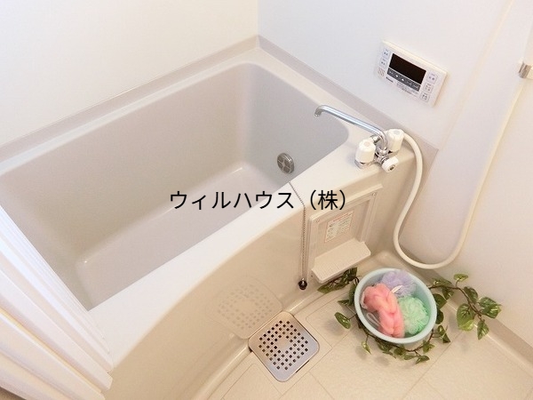 バス・シャワールーム　浴室乾燥機、追い焚き機能付きバス！