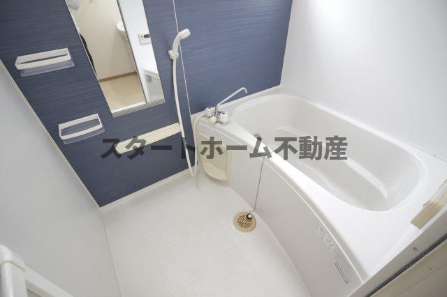 バス・シャワールーム　コンパクトで使いやすいお風呂です