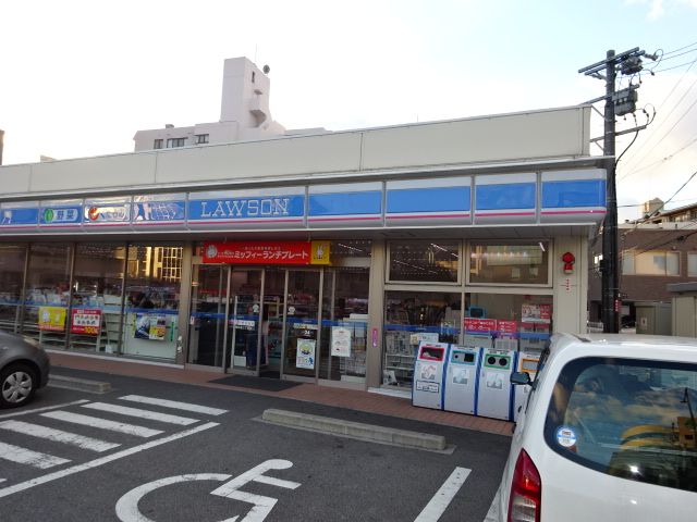 コンビニ　ローソン 東区泉三丁目店（コンビニ）まで387m
