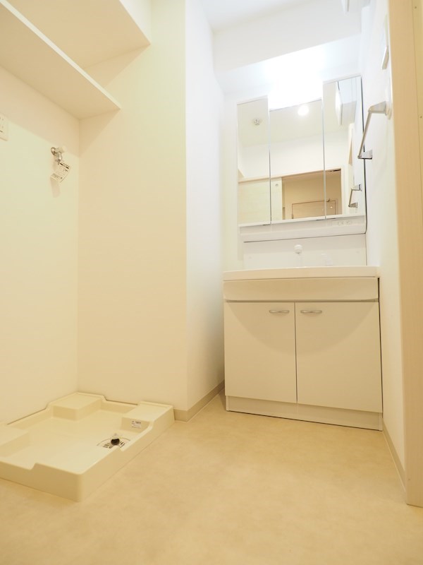 洗面設備　広々した洗面所。