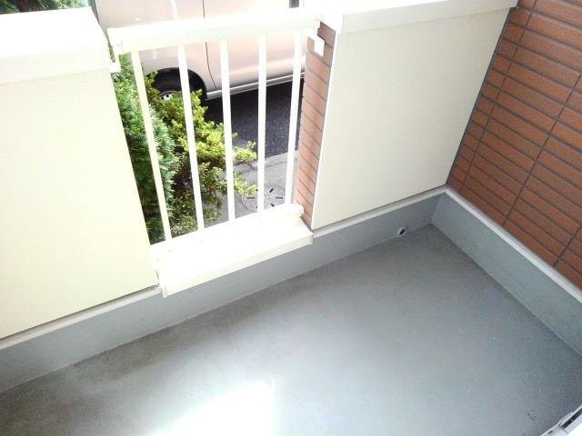 バルコニー　陽当たり良好なバルコニーです