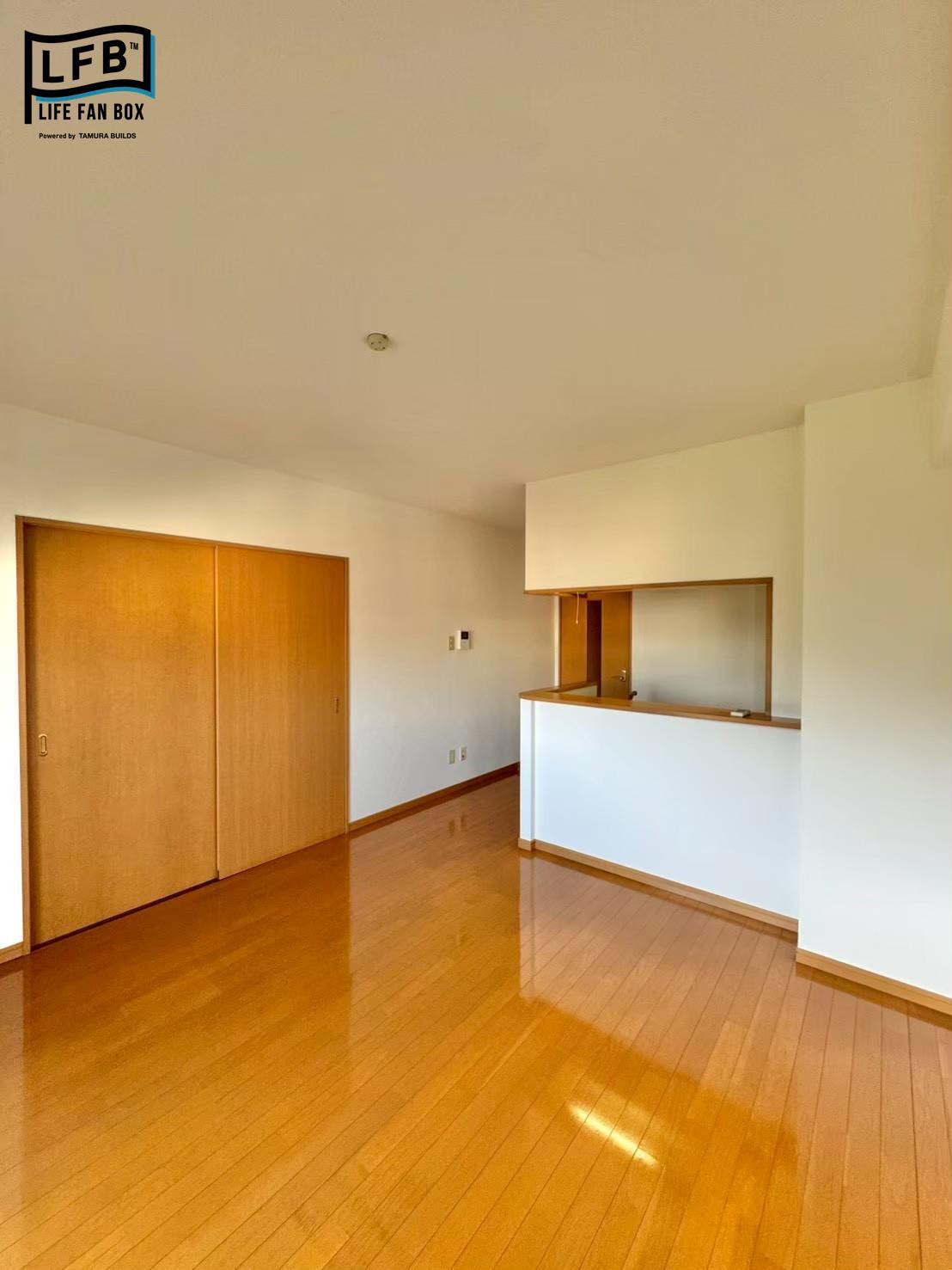 居室・リビング　写真は反転タイプ。現況優先となります。