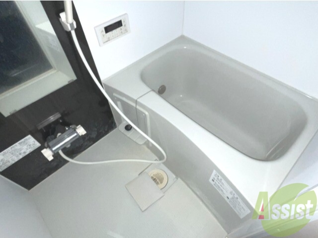 バス・シャワールーム　追い焚き機能が付いているのでいつでも温かいお風呂に入れますよ