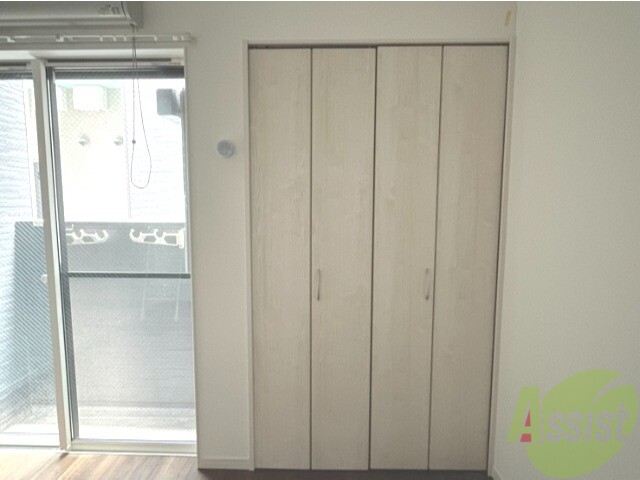 収納　収納はこちらのクローゼットをお使いください。