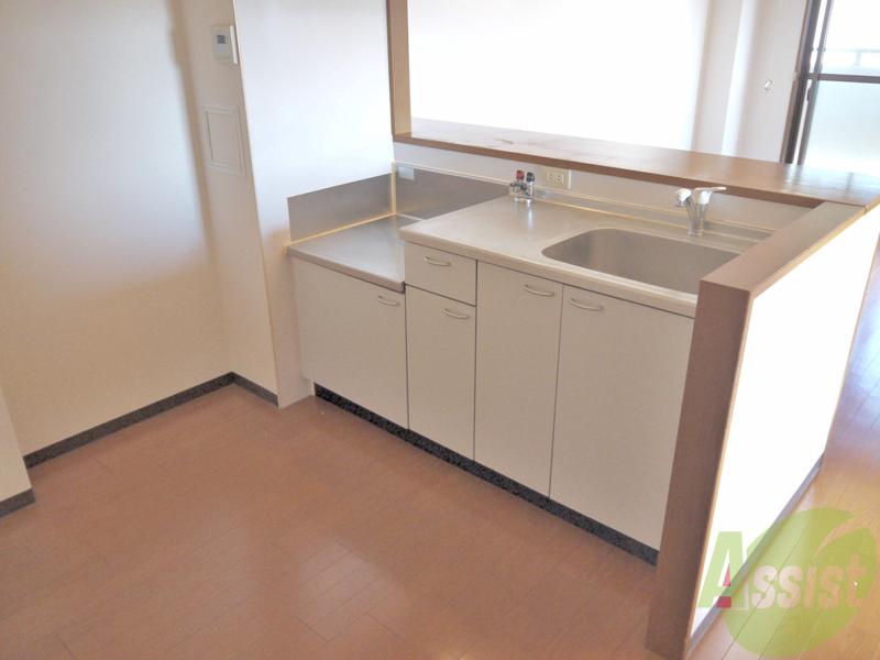 キッチン　キッチンは嬉しいカウンターキッチン。ガスコンロ設置可。