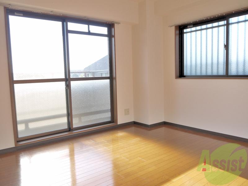 その他部屋・スペース　全室バルコニー付。朝がとっても気持ちいいと思える寝室ですよ。