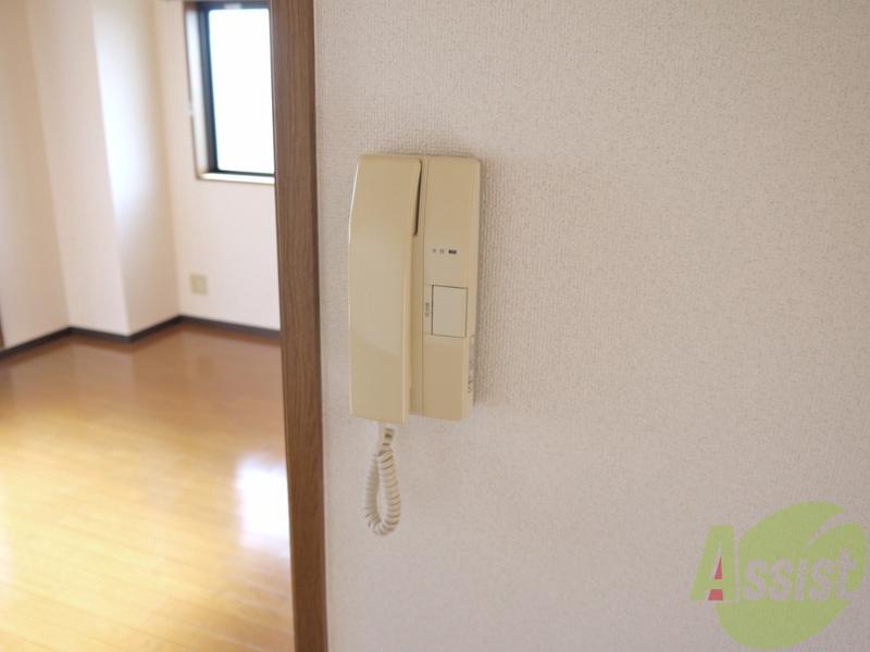 その他設備　オートロック付きのマンションです。対応はこのインターホンで！