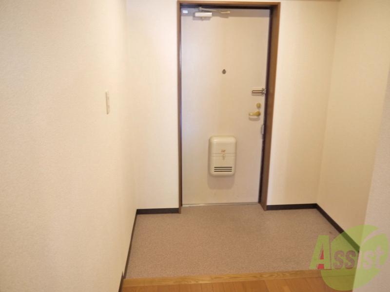 玄関　シューズボックスを置いても余裕の広さが残る広々玄関です。