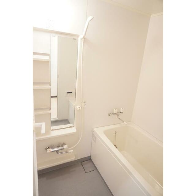 バス・シャワールーム　バス・トイレ別　経済的な追い炊き機能付きです