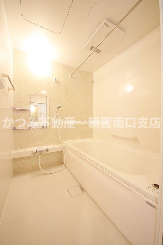 バス・シャワールーム　広々浴室