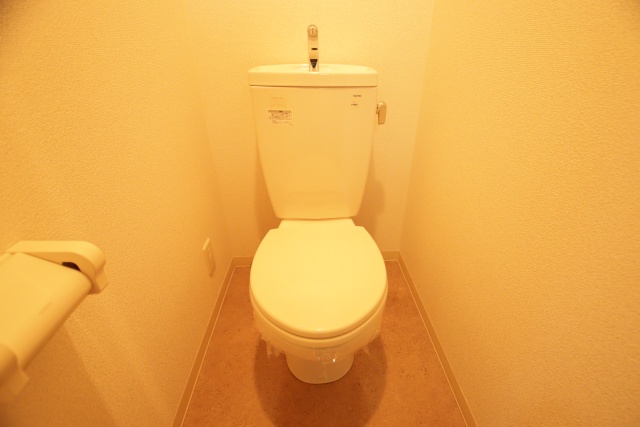 トイレ　※別室の参考写真の為、現況優先です。