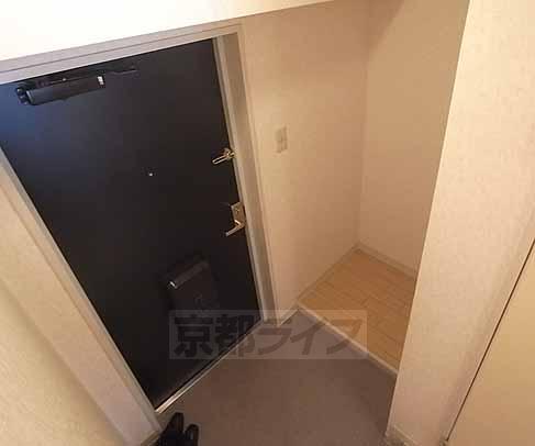 玄関　広さも充分ございます