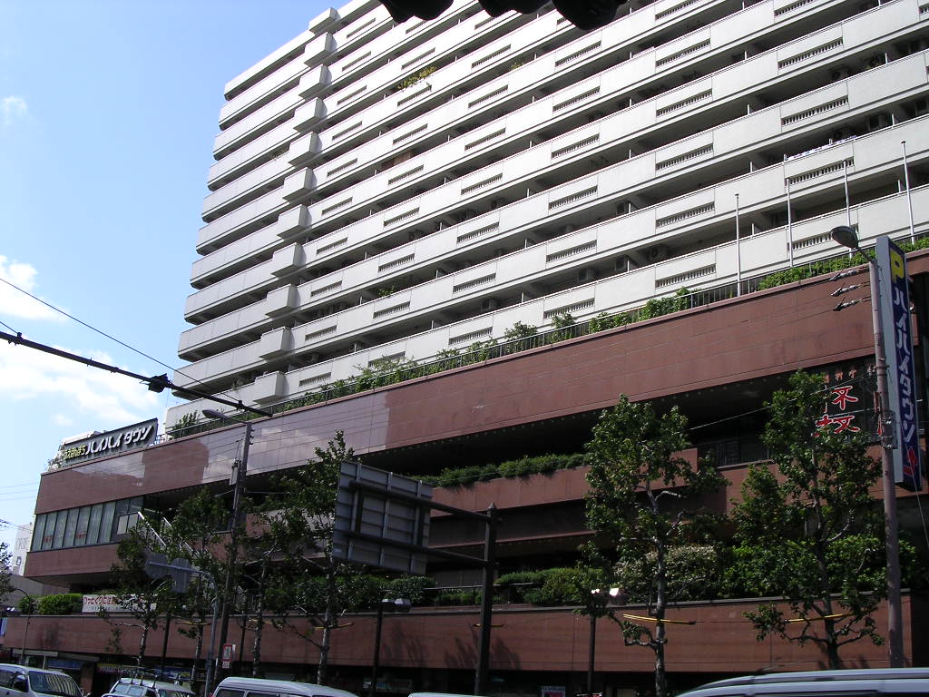 ショッピングセンター　うえほんまちハイハイタウン（ショッピングセンター）まで499m