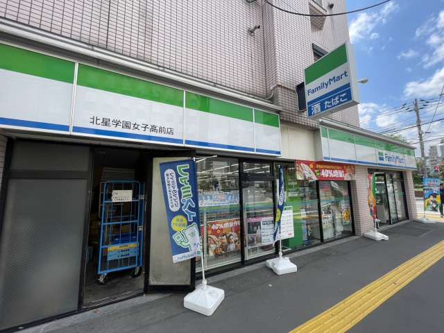 コンビニ　ファミリーマート（コンビニ）まで199m