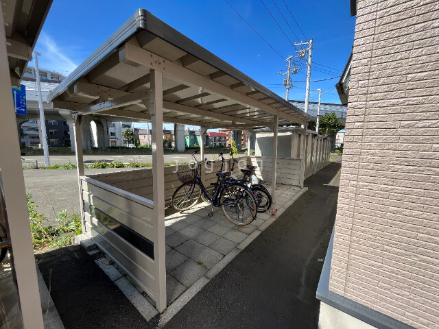 その他　屋根付き駐輪場