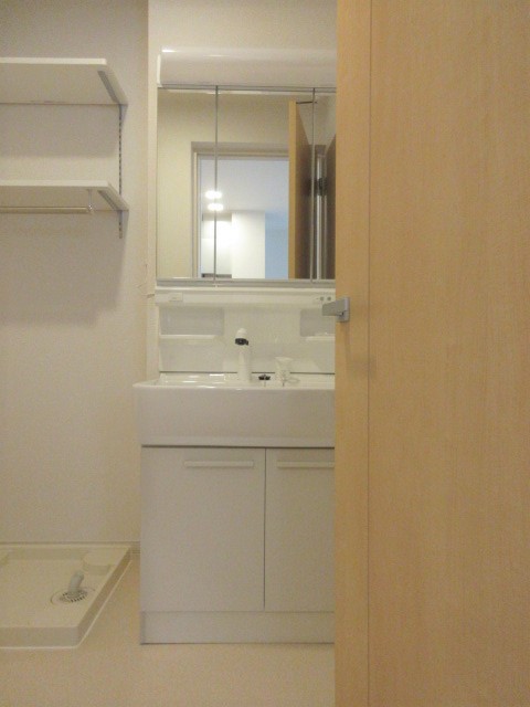 洗面設備　写真は別の部屋のものです。