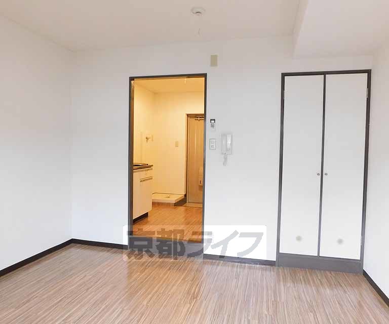 居室・リビング　日当りのいいお部屋です