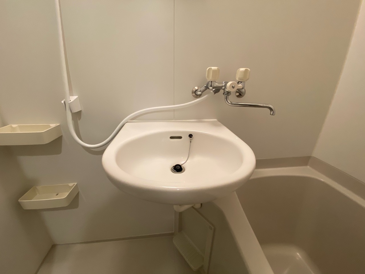 洗面設備　浴室内に洗面台付き！