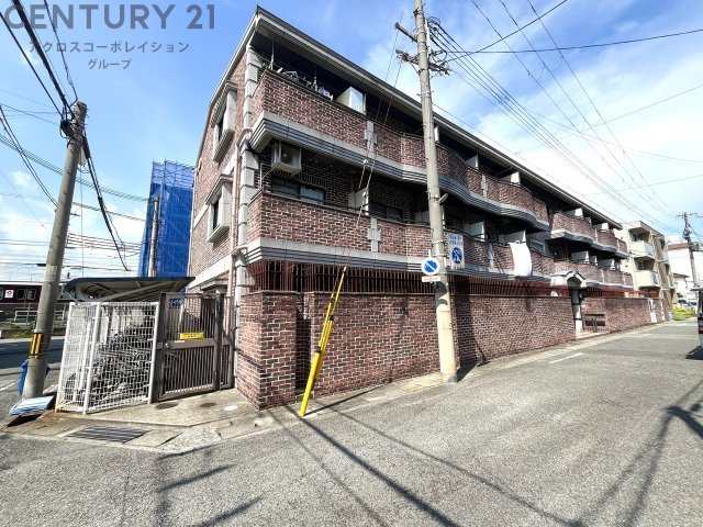 建物外観　オートロックで外部の人間が簡単に出入りできないため安心です。