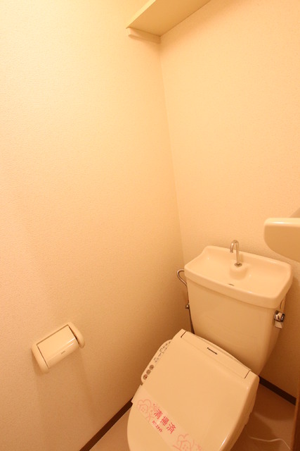 トイレ　温水洗浄便座付きのトイレ