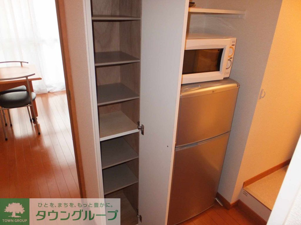 その他部屋・スペース　1階はフローリング、2階はじゅうたんです。