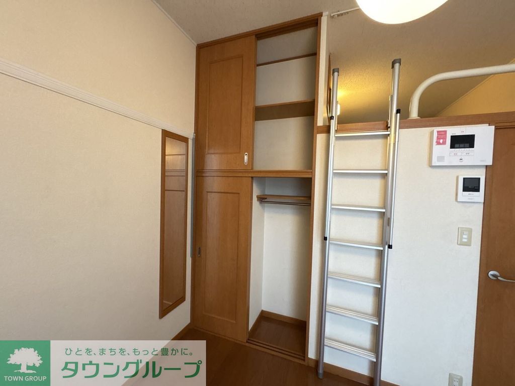 その他部屋・スペース　1階はフローリング、2階はじゅうたんです。