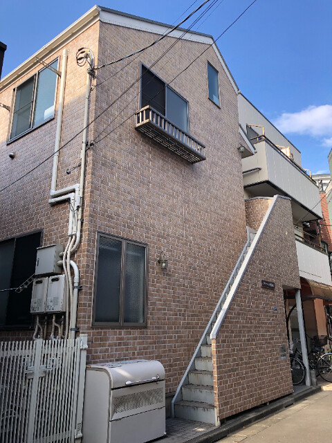 建物外観　落ち着いたレンガ調の外観です