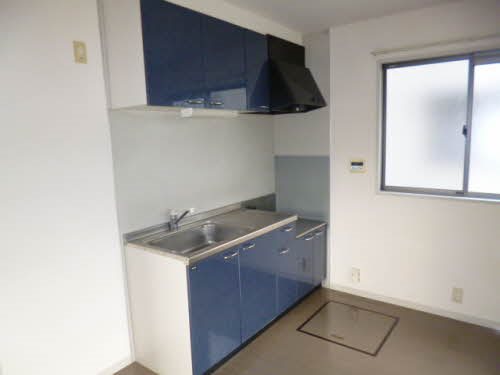 キッチン　窓があるので、明るいです。