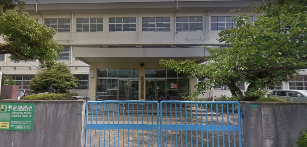 小学校　北九州市立曽根小学校（小学校）まで744m