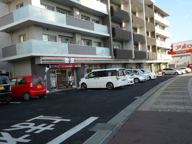 コンビニ　セブンイレブン仙台泉中央4丁目店（コンビニ）まで634m