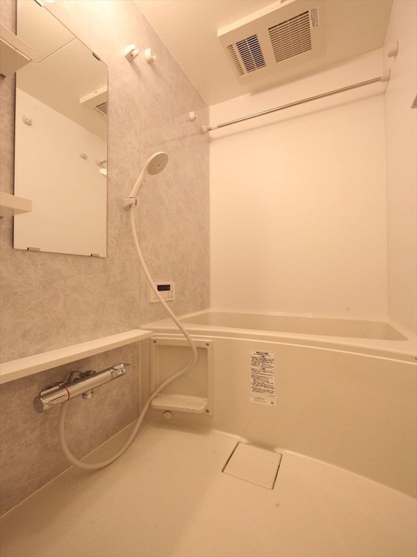 バス・シャワールーム　浴室暖房乾燥機付　追い焚き・オートバス機能付お風呂