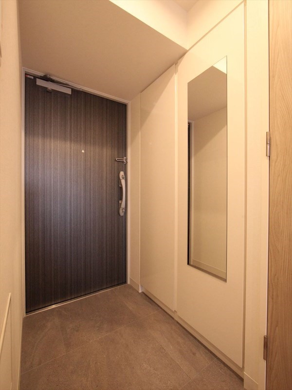 玄関　玄関　シューズボックス付（収納充実してます）