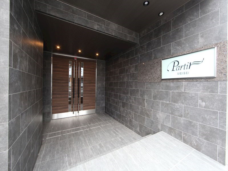 エントランス　エントランス　オートロック　宅配ＢＯＸ　防犯カメラ付き