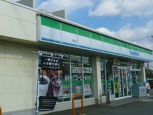 コンビニ　ファミリーマート（コンビニ）まで400m
