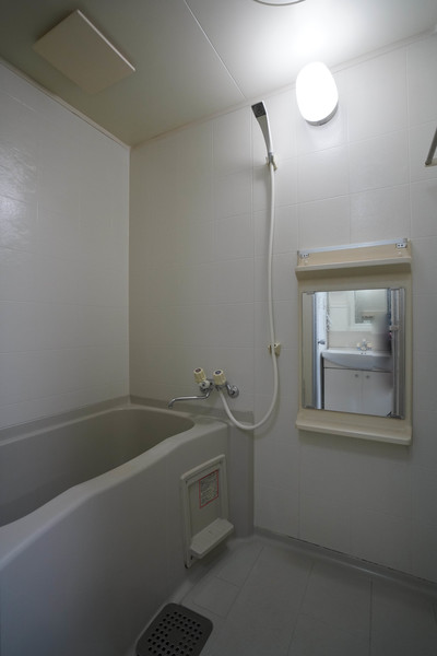 バス・シャワールーム　同じ建物の別なお部屋