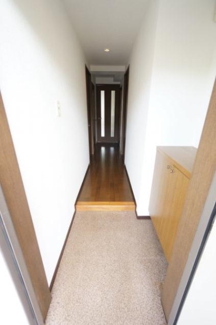 玄関　※同物件・同タイプの写真です。