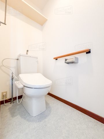 トイレ　嬉しい温水洗浄便座付き♪