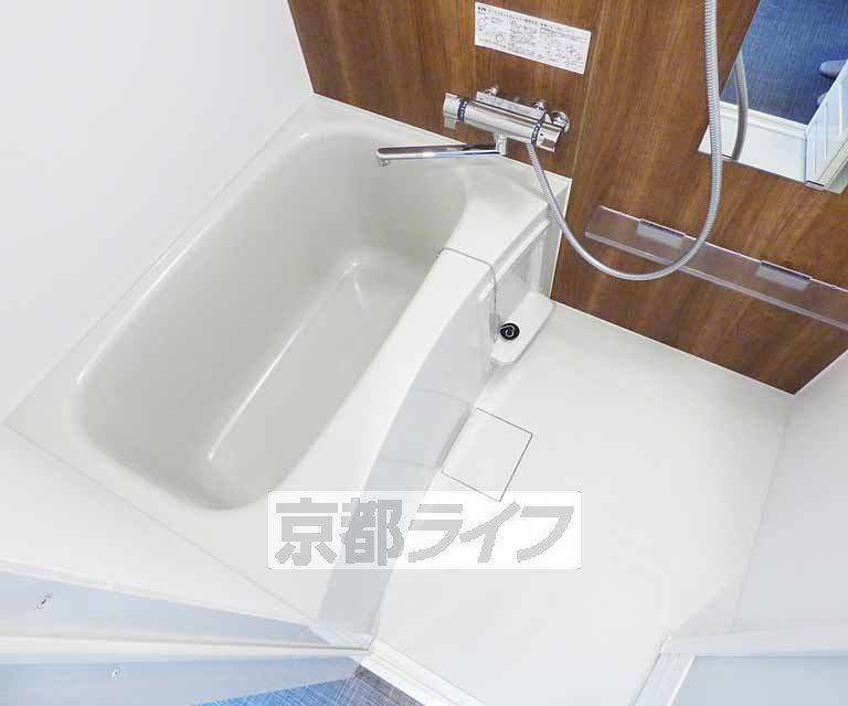 バス・シャワールーム　広々としたお風呂です。