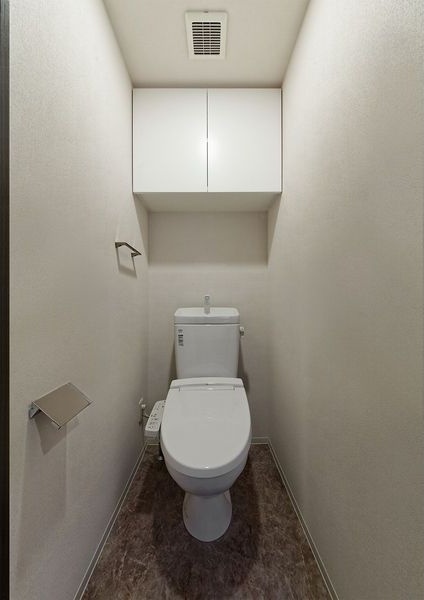 トイレ　※写真は同じマンションの違う部屋のものになります。