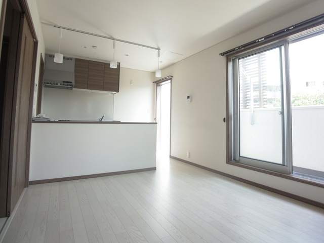 居室・リビング　３階ＬＤＫ※前回募集時の写真です。