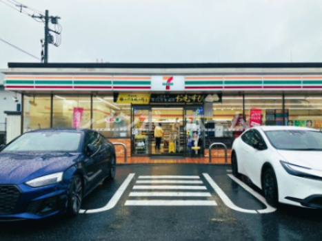 コンビニ　セブン-イレブン 東松戸駅前店（コンビニ）まで180m